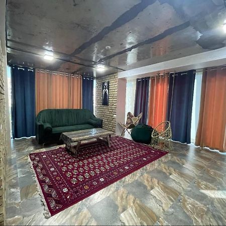 Local Hotel Tachkent Extérieur photo