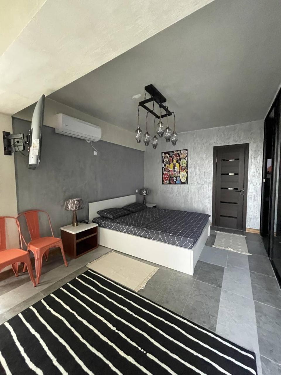 Local Hotel Tachkent Extérieur photo