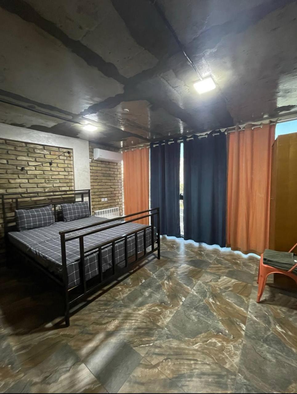 Local Hotel Tachkent Extérieur photo