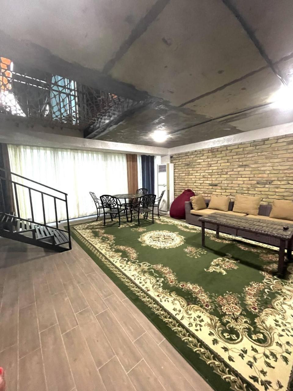 Local Hotel Tachkent Extérieur photo