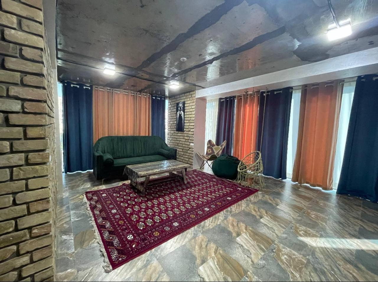 Local Hotel Tachkent Extérieur photo